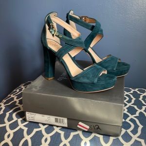 Vince Camuto teal green platform heel Size 9 New Never worn With box
